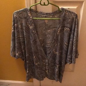 Short sleeve half buttoned shear shirt